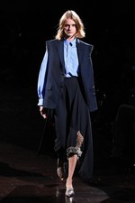 TOGA 2018年春夏コレクション - まだ見ぬ肌を“現在進行形で”より自由に解き放ち続ける｜写真39