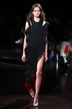 TOGA 2018年春夏コレクション - まだ見ぬ肌を“現在進行形で”より自由に解き放ち続ける｜写真43