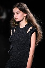 TOGA 2018年春夏コレクション - まだ見ぬ肌を“現在進行形で”より自由に解き放ち続ける｜写真44