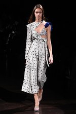 TOGA 2018年春夏コレクション - まだ見ぬ肌を“現在進行形で”より自由に解き放ち続ける｜写真46