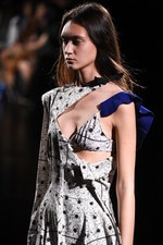 TOGA 2018年春夏コレクション - まだ見ぬ肌を“現在進行形で”より自由に解き放ち続ける｜写真47