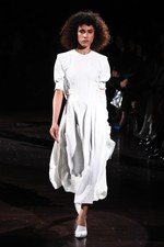 TOGA 2018年春夏コレクション - まだ見ぬ肌を“現在進行形で”より自由に解き放ち続ける｜写真51