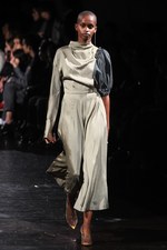 TOGA 2018年春夏コレクション - まだ見ぬ肌を“現在進行形で”より自由に解き放ち続ける｜写真56