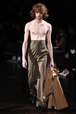 TOGA 2018年春夏コレクション - まだ見ぬ肌を“現在進行形で”より自由に解き放ち続ける｜写真57