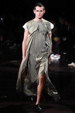 TOGA 2018年春夏コレクション - まだ見ぬ肌を“現在進行形で”より自由に解き放ち続ける｜写真63