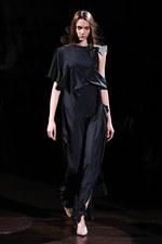 TOGA 2018年春夏コレクション - まだ見ぬ肌を“現在進行形で”より自由に解き放ち続ける｜写真64