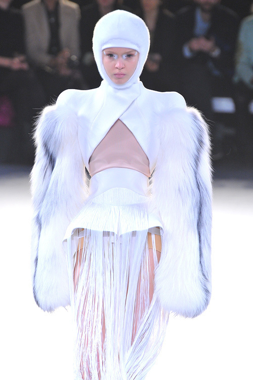 ミュグレー(MUGLER) 2012-13年秋冬コレクション - 坂本龍一の音楽とのスーパーコラボレーション｜写真4