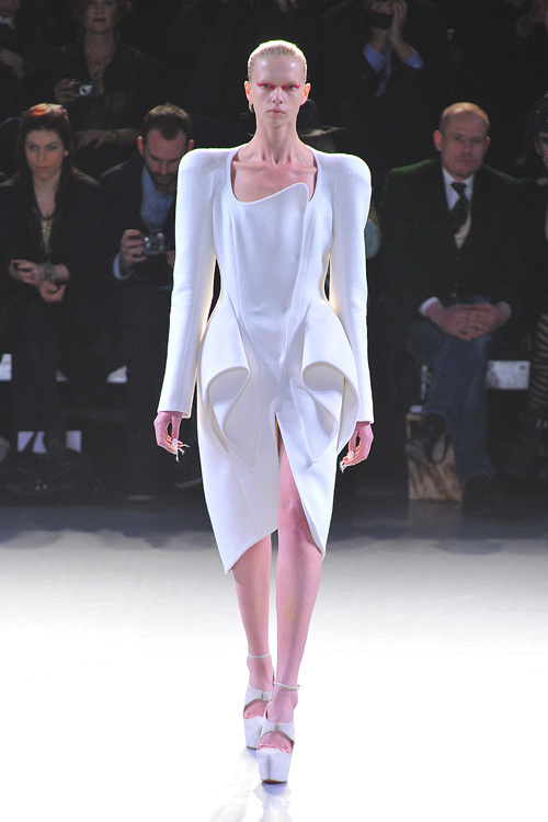 ミュグレー(MUGLER) 2012-13年秋冬 ウィメンズコレクション  - 写真9