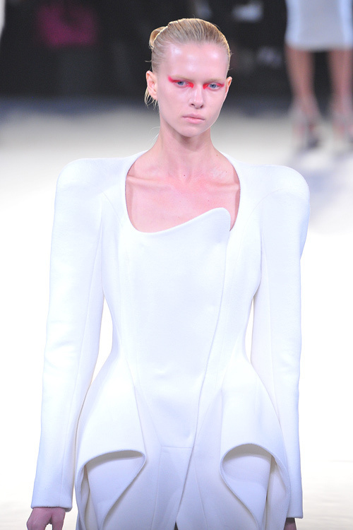 ミュグレー(MUGLER) 2012-13年秋冬 ウィメンズコレクション  - 写真10