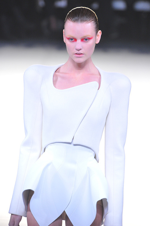 ミュグレー(MUGLER) 2012-13年秋冬 ウィメンズコレクション  - 写真15