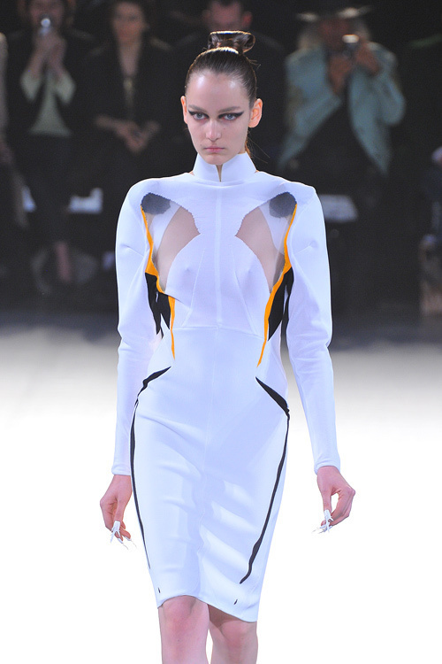 ミュグレー(MUGLER) 2012-13年秋冬 ウィメンズコレクション  - 写真17