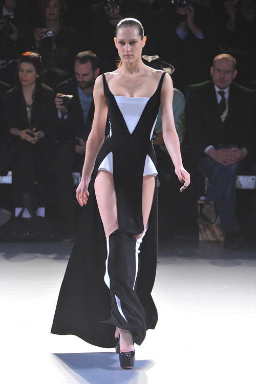 ミュグレー(MUGLER) 2012-13年秋冬 ウィメンズコレクション  - 写真18