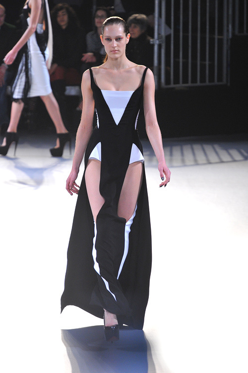 ミュグレー(MUGLER) 2012-13年秋冬 ウィメンズコレクション  - 写真25