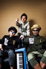 大阪・うめだ阪急のクリスマスイルミネーション「光のヒンメリ」全長8mのミラーボールが幻想的に光を放つ｜写真2