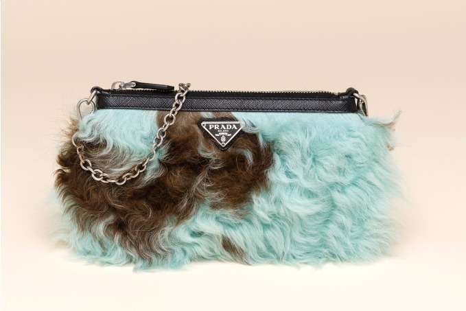 新品未使用　PRADA シープファー　ミントブルー色の手袋 新品未使用 PRADA シープファー ミントブルー色の手袋 （新品未