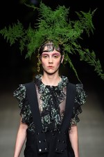 ヴィヴィアンノ スー2018年春夏コレクション - 芽生えから咲き、枯れるまで…循環する“花の一生”｜写真3