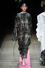 ヴィヴィアンノ スー2018年春夏コレクション - 芽生えから咲き、枯れるまで…循環する“花の一生”｜写真11