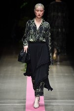 ヴィヴィアンノ スー2018年春夏コレクション - 芽生えから咲き、枯れるまで…循環する“花の一生”｜写真12