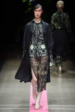 ヴィヴィアンノ スー2018年春夏コレクション - 芽生えから咲き、枯れるまで…循環する“花の一生”｜写真13