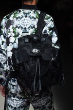 ヴィヴィアンノ スー2018年春夏コレクション - 芽生えから咲き、枯れるまで…循環する“花の一生”｜写真16