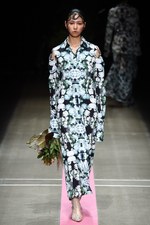 ヴィヴィアンノ スー2018年春夏コレクション - 芽生えから咲き、枯れるまで…循環する“花の一生”｜写真18