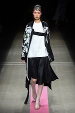 ヴィヴィアンノ スー2018年春夏コレクション - 芽生えから咲き、枯れるまで…循環する“花の一生”｜写真24