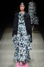 ヴィヴィアンノ スー2018年春夏コレクション - 芽生えから咲き、枯れるまで…循環する“花の一生”｜写真25