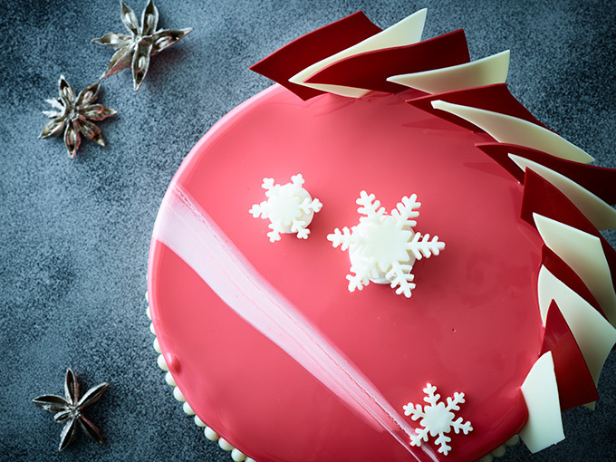 コンラッド東京のクリスマスケーキ、苺がなだれる「あまおう」のショートケーキ＆ジンジャーブレッドの家｜写真5