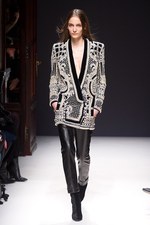 バルマン(BALMAIN) 2012-13年秋冬コレクション - 革命期ロシアの優美なるジュエラーの世界を表現｜写真17