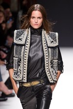 バルマン(BALMAIN) 2012-13年秋冬コレクション - 革命期ロシアの優美なるジュエラーの世界を表現｜写真21