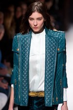 バルマン(BALMAIN) 2012-13年秋冬コレクション - 革命期ロシアの優美なるジュエラーの世界を表現｜写真37