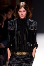 バルマン(BALMAIN) 2012-13年秋冬コレクション - 革命期ロシアの優美なるジュエラーの世界を表現｜写真39