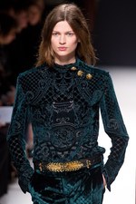 バルマン(BALMAIN) 2012-13年秋冬コレクション - 革命期ロシアの優美なるジュエラーの世界を表現｜写真50