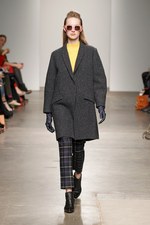 KAREN WALKER(カレンウォーカー) 2012-13年秋冬コレクション - 印象的なアイディアをMIX｜写真1