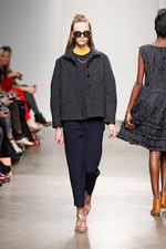 KAREN WALKER(カレンウォーカー) 2012-13年秋冬コレクション - 印象的なアイディアをMIX｜写真8