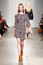 KAREN WALKER(カレンウォーカー) 2012-13年秋冬コレクション - 印象的なアイディアをMIX｜写真11