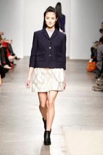 KAREN WALKER(カレンウォーカー) 2012-13年秋冬コレクション - 印象的なアイディアをMIX｜写真15