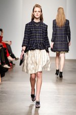 KAREN WALKER(カレンウォーカー) 2012-13年秋冬コレクション - 印象的なアイディアをMIX｜写真17