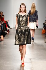 KAREN WALKER(カレンウォーカー) 2012-13年秋冬コレクション - 印象的なアイディアをMIX｜写真18