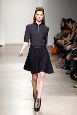 KAREN WALKER(カレンウォーカー) 2012-13年秋冬コレクション - 印象的なアイディアをMIX｜写真21