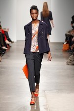 KAREN WALKER(カレンウォーカー) 2012-13年秋冬コレクション - 印象的なアイディアをMIX｜写真22