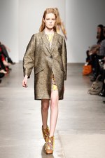 KAREN WALKER(カレンウォーカー) 2012-13年秋冬コレクション - 印象的なアイディアをMIX｜写真34