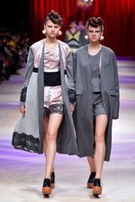 sacai / UNDERCOVER合同ショー - 2つの異なる世界観を表現＆コラボを象徴するラスト｜写真62