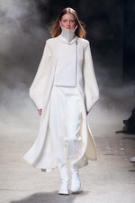 アガノヴィッチ 2012-13年秋冬コレクション - 哲学的世界観を広大な海のイメージに乗せて｜写真1