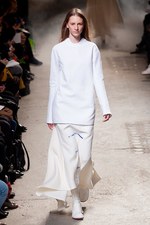 アガノヴィッチ 2012-13年秋冬コレクション - 哲学的世界観を広大な海のイメージに乗せて｜写真2