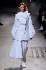 アガノヴィッチ 2012-13年秋冬コレクション - 哲学的世界観を広大な海のイメージに乗せて｜写真4