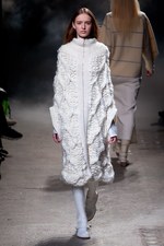 アガノヴィッチ 2012-13年秋冬コレクション - 哲学的世界観を広大な海のイメージに乗せて｜写真9