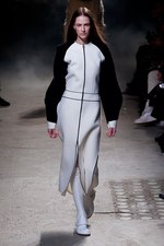 アガノヴィッチ 2012-13年秋冬コレクション - 哲学的世界観を広大な海のイメージに乗せて｜写真11