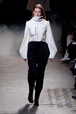 アガノヴィッチ 2012-13年秋冬コレクション - 哲学的世界観を広大な海のイメージに乗せて｜写真15