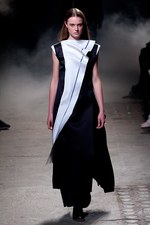 アガノヴィッチ 2012-13年秋冬コレクション - 哲学的世界観を広大な海のイメージに乗せて｜写真21